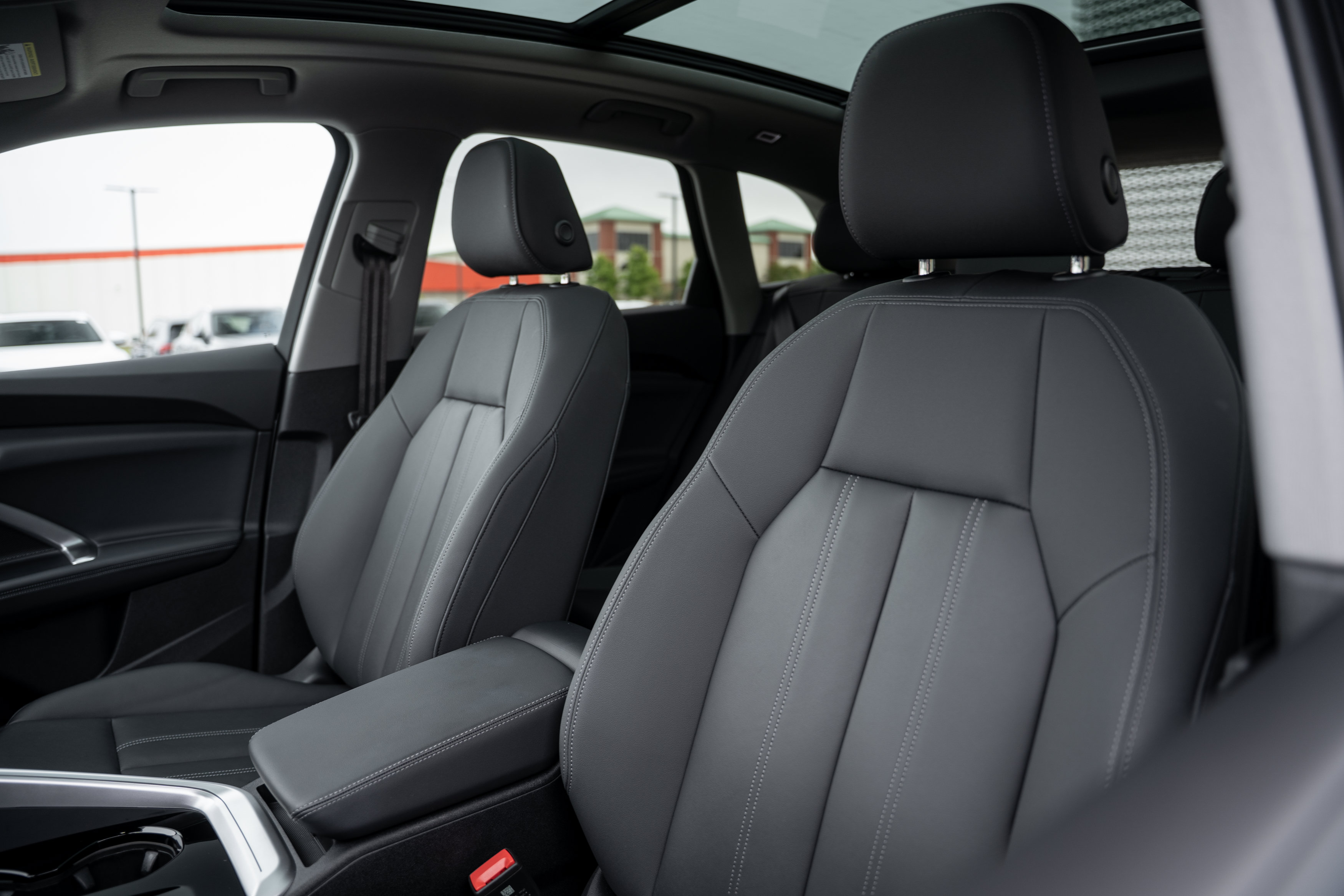 Certified 2025 Audi Q5 Premium w/ Convenience Package AWD/4WD image 11