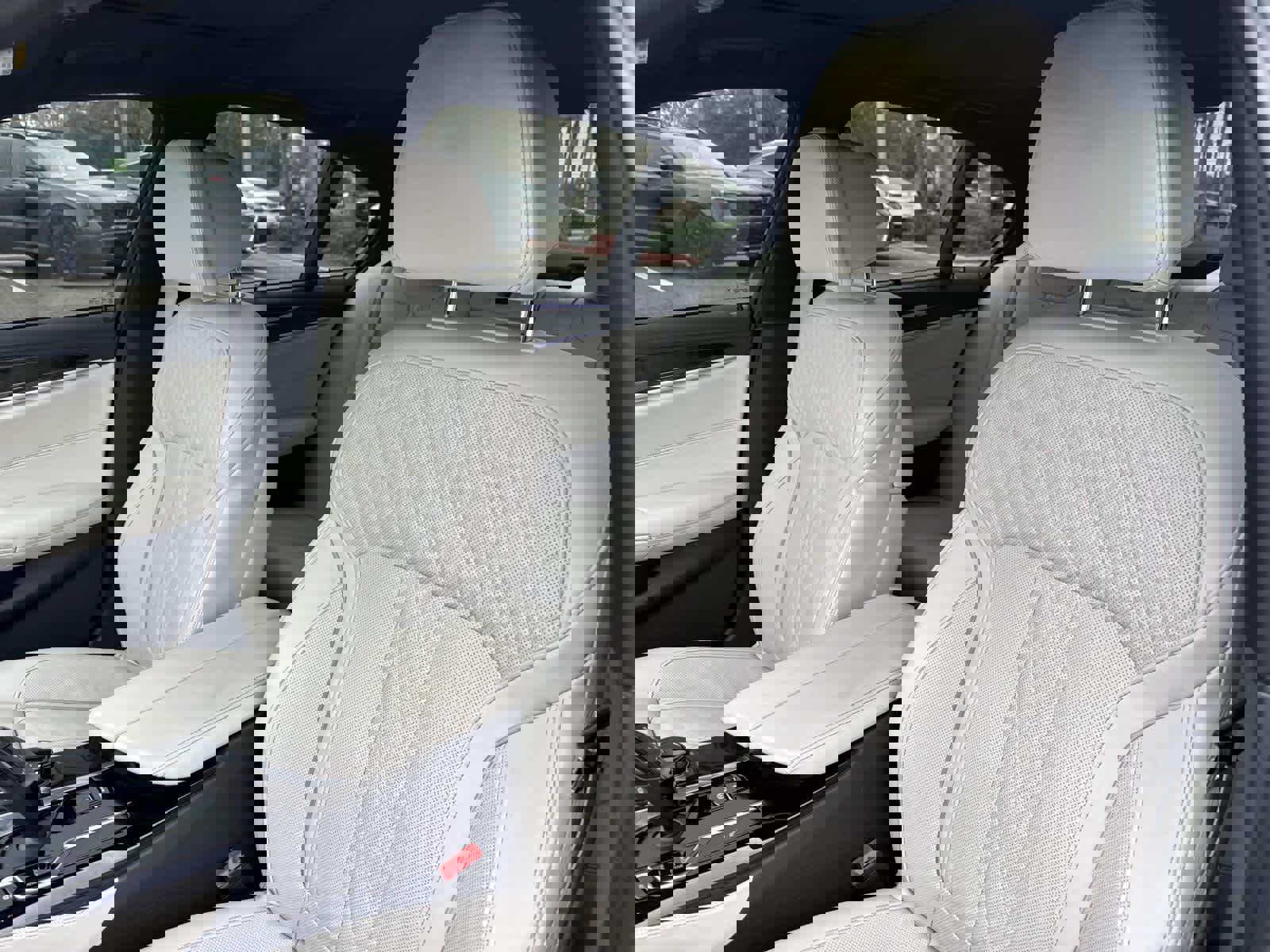 Used 2021 BMW M550i xDrive w/ Executive Package image 21