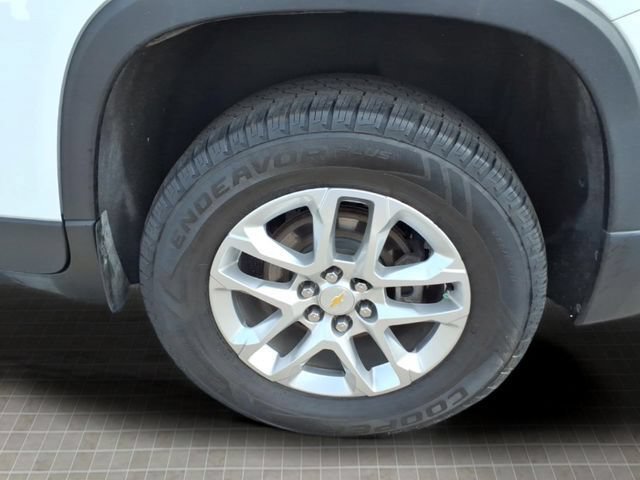 Used 2023 Chevrolet Traverse LS w/ Safety Package FWD image 10