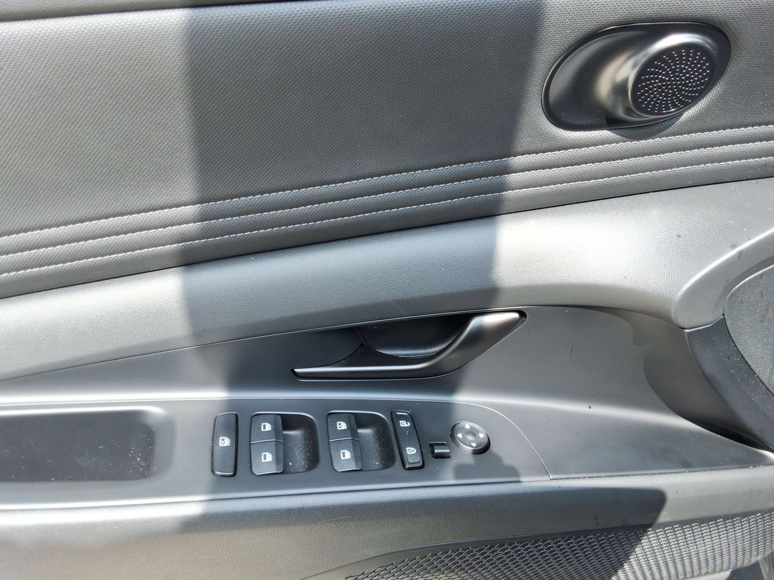 Used 2025 Hyundai Elantra SEL FWD image 22