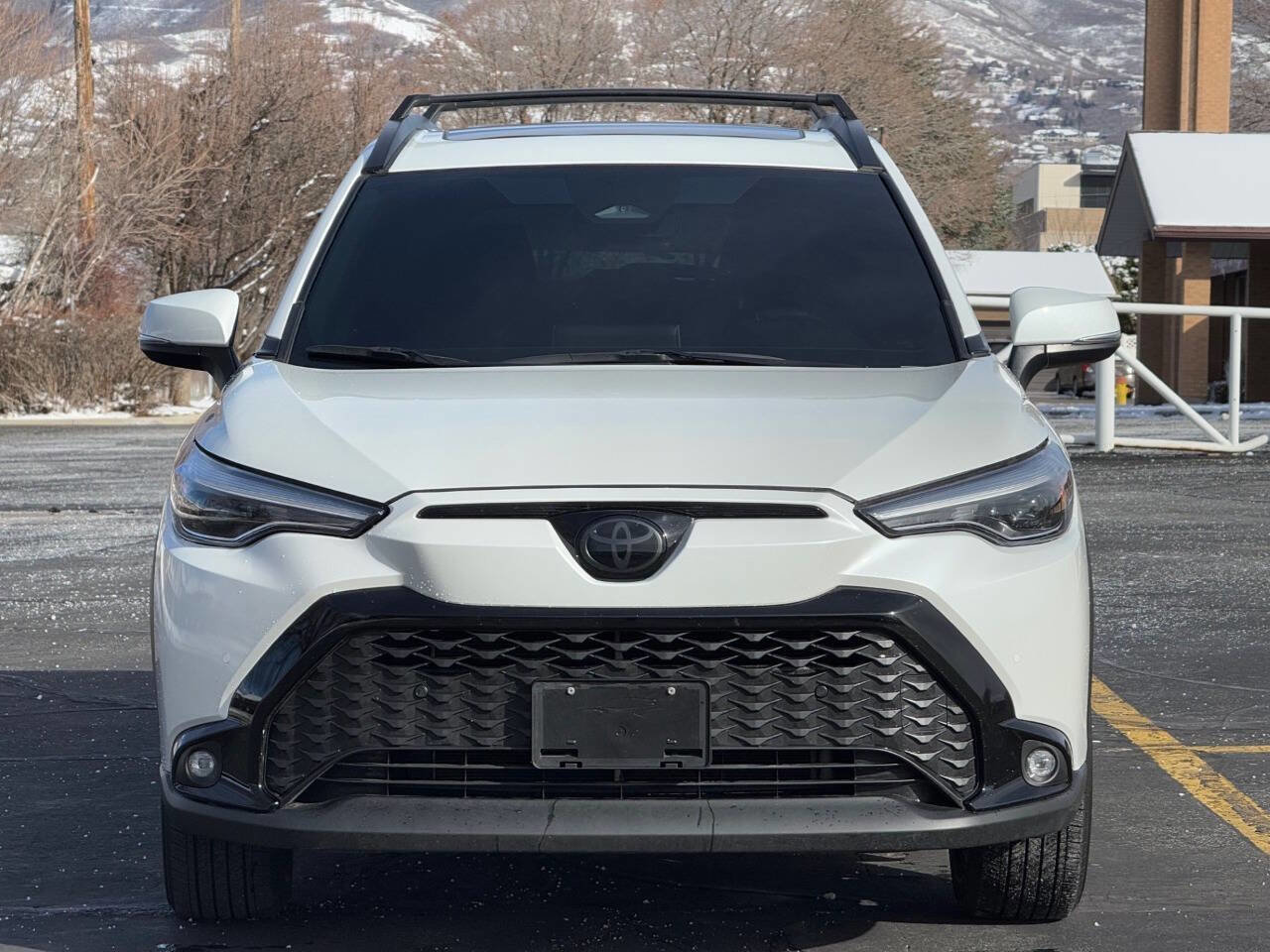 Used 2024 Toyota Corolla Cross AWD Hybrid w/ Convenience Package image 2