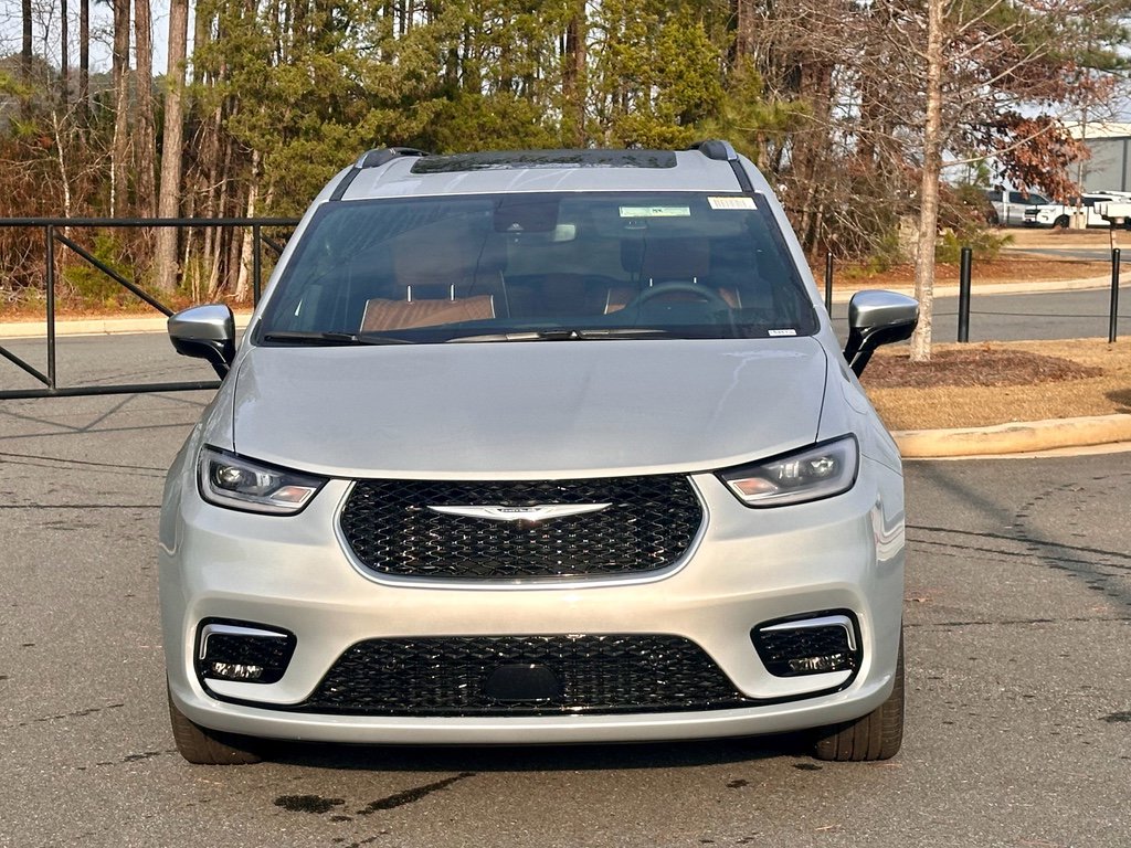 New 2026 Chrysler Pacifica Pinnacle w/ Trailer Tow Group FWD image 2