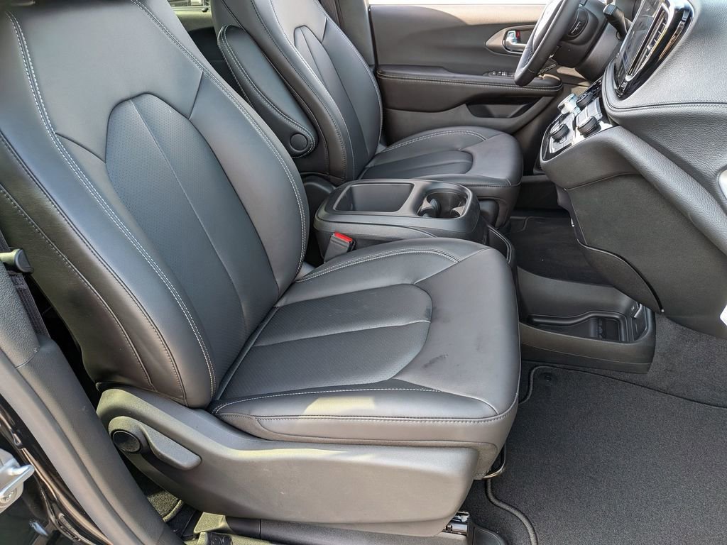 New 2026 Chrysler Pacifica Select image 24