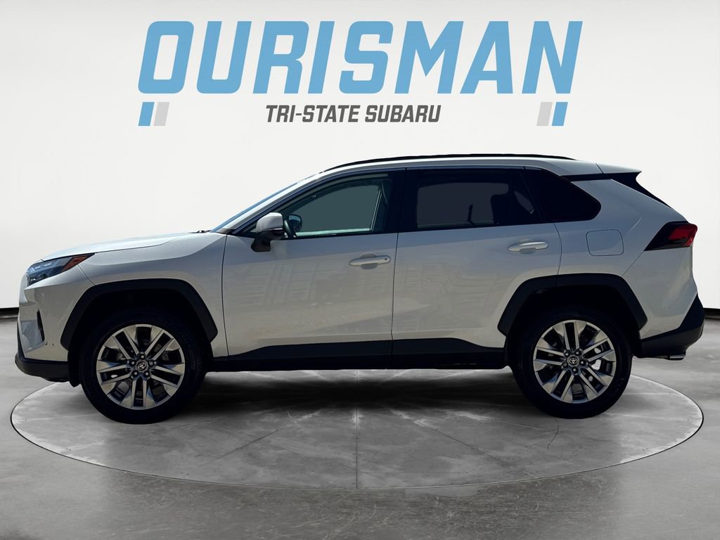 Used 2022 Toyota RAV4 XLE Premium AWD/4WD image 3