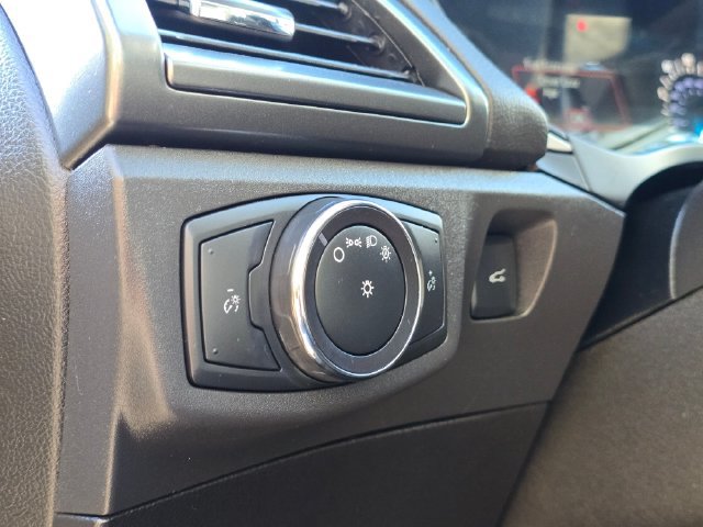 Used 2015 Ford Fusion SE FWD image 23