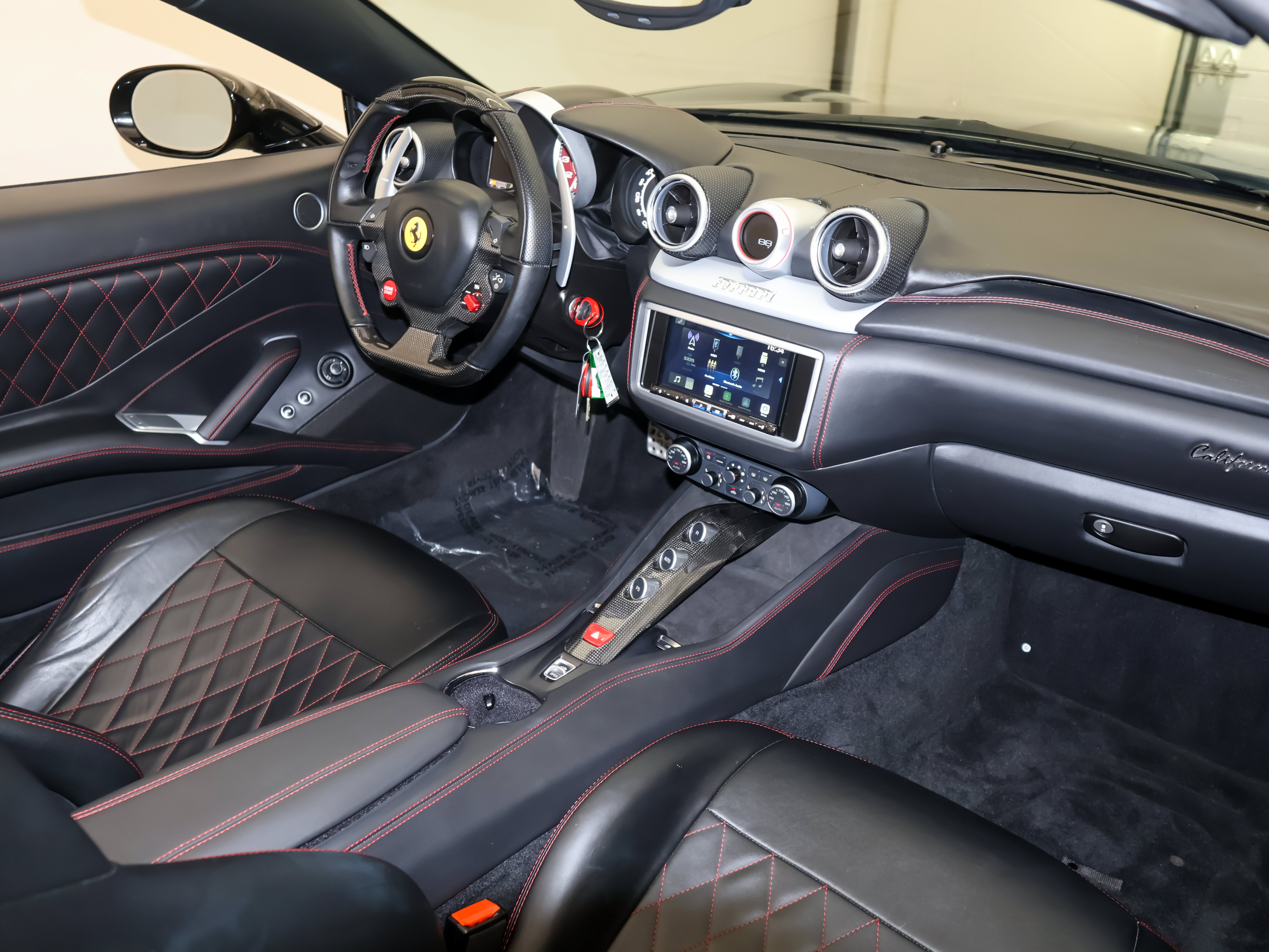 Used 2017 Ferrari California T RWD image 24