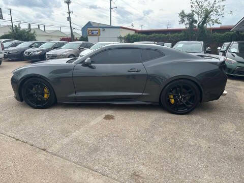 Used 2017 Chevrolet Camaro SS w/ 50th Anniversary Edition RWD image 22