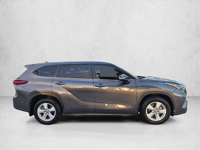 Certified 2024 Toyota Highlander LE FWD image 4
