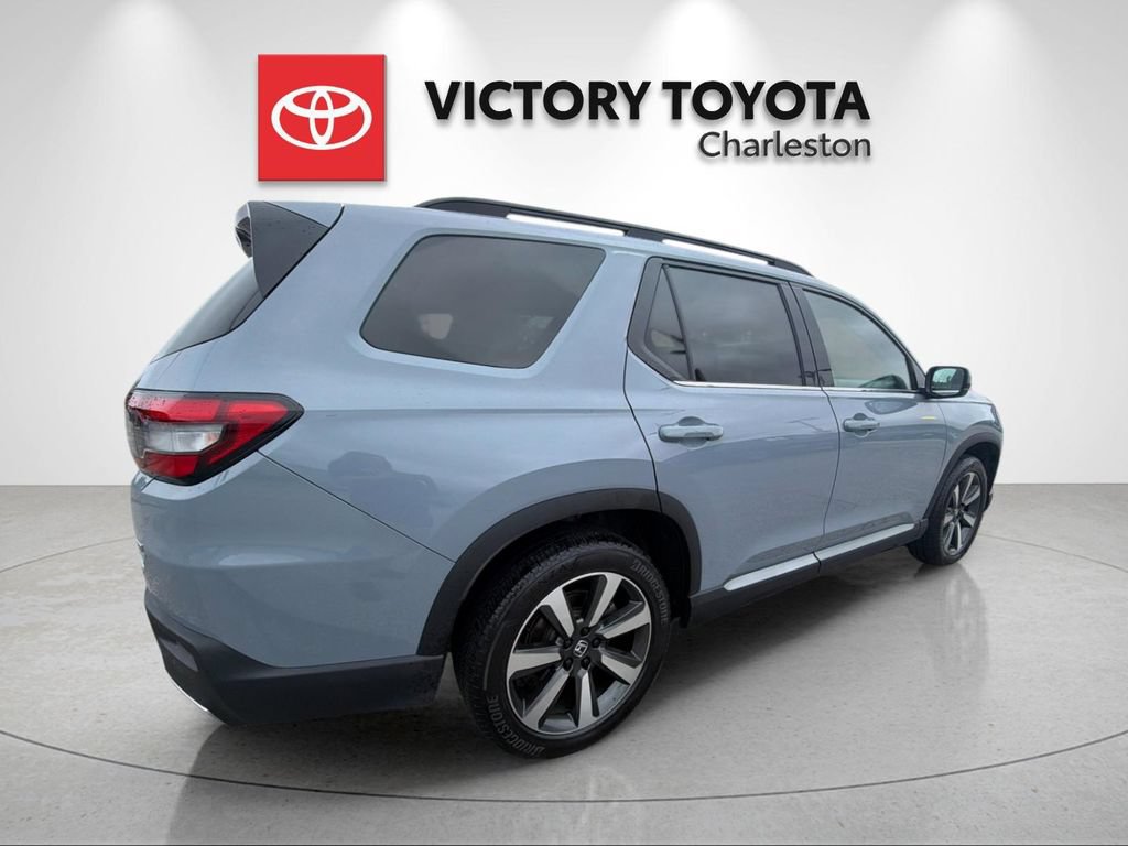 Used 2023 Honda Pilot Touring image 7
