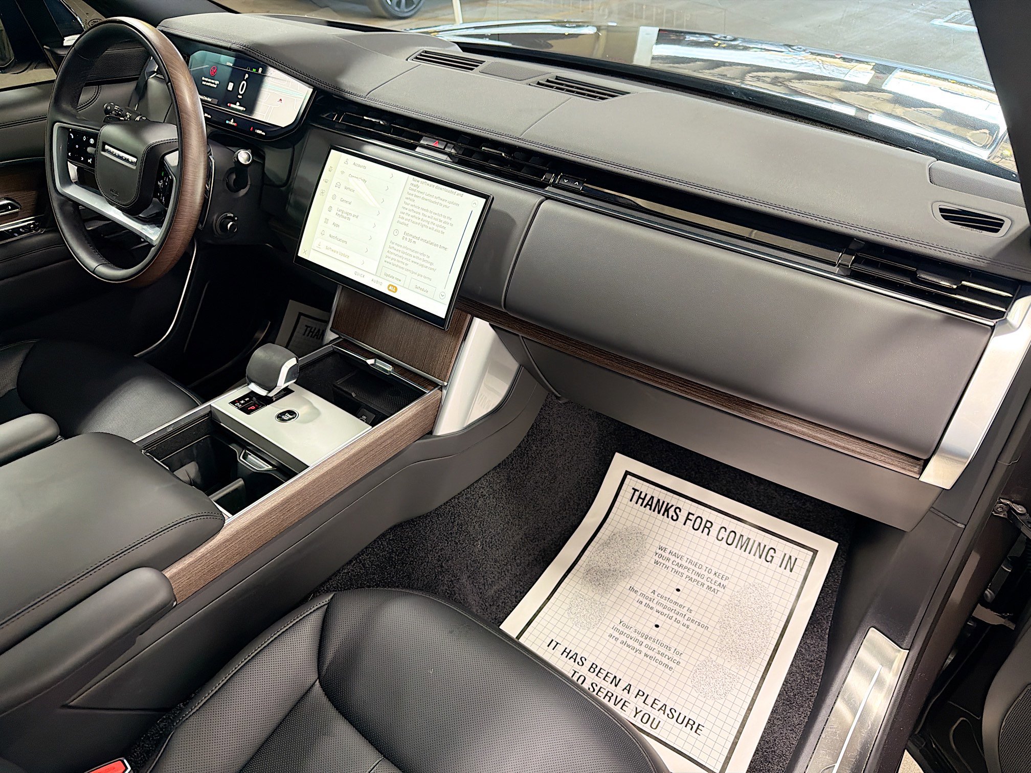 Used 2025 Land Rover Range Rover Long Wheelbase SE image 15