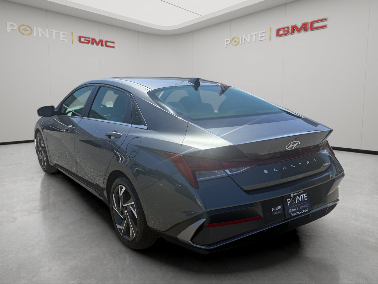 Used 2024 Hyundai Elantra Limited FWD image 5