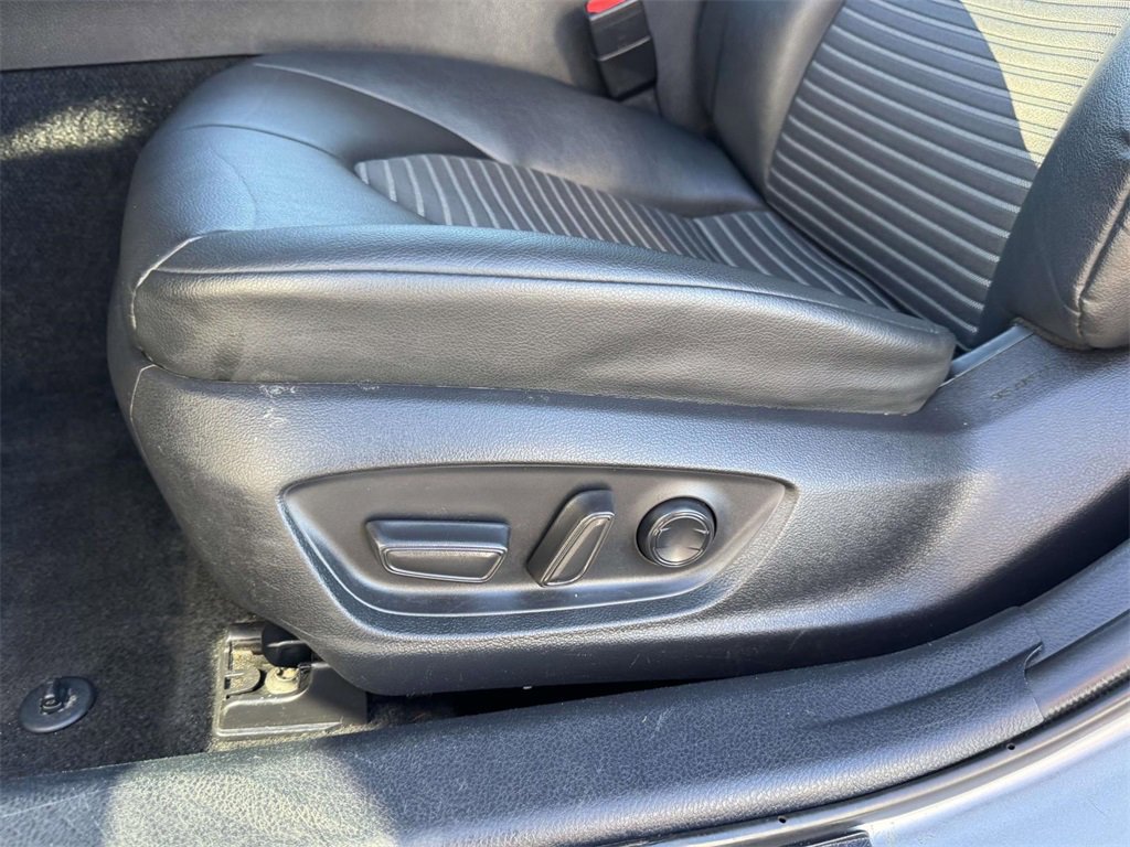 Used 2023 Toyota Camry SE image 18