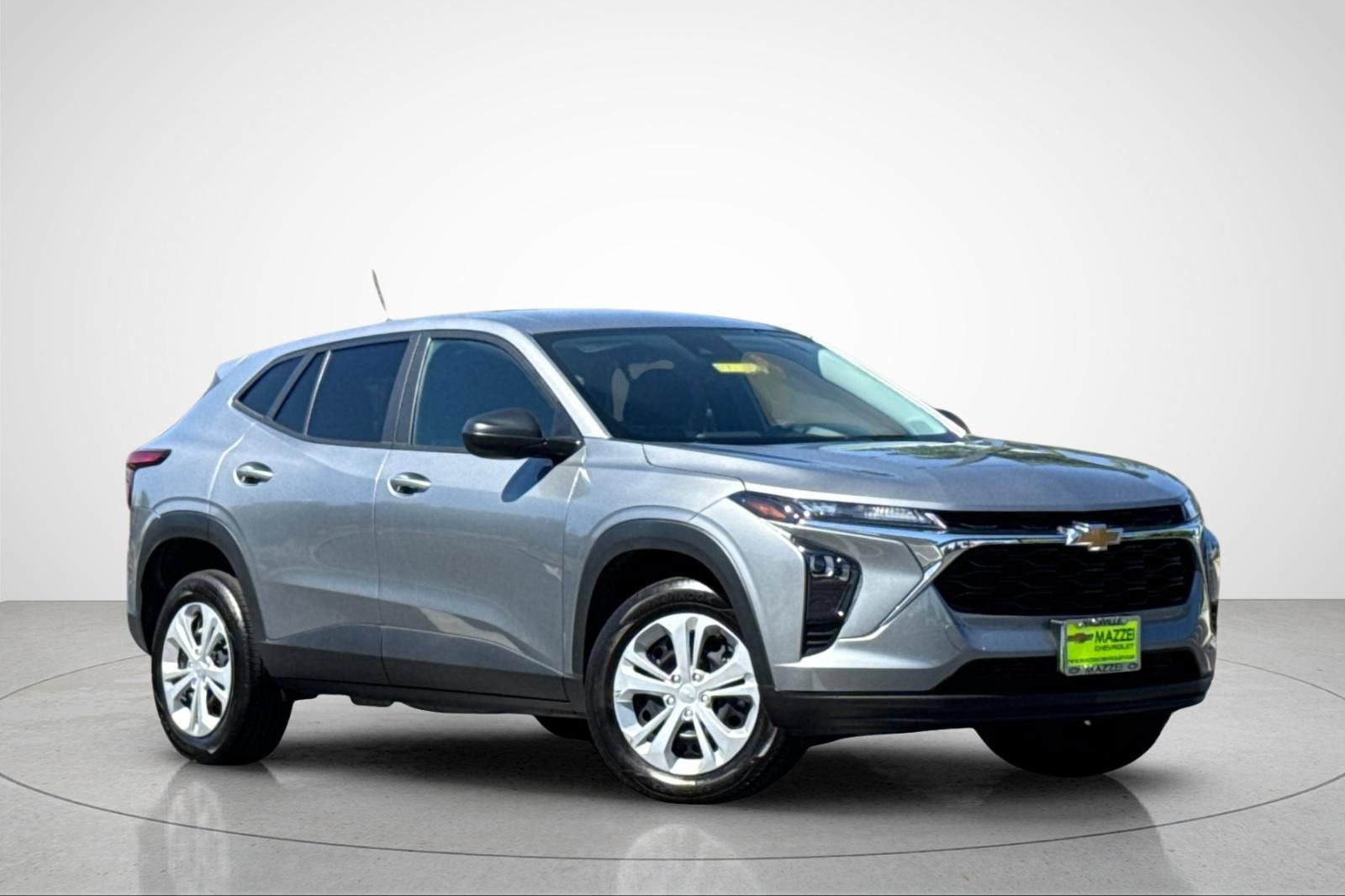 Used 2025 Chevrolet Trax LS FWD image 2