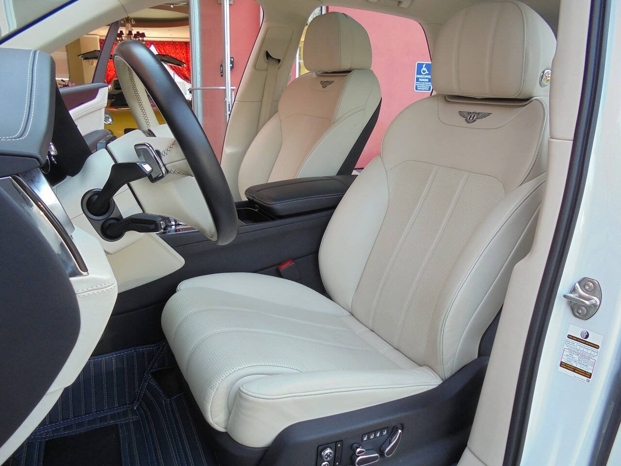 Used 2019 Bentley Bentayga AWD/4WD image 8