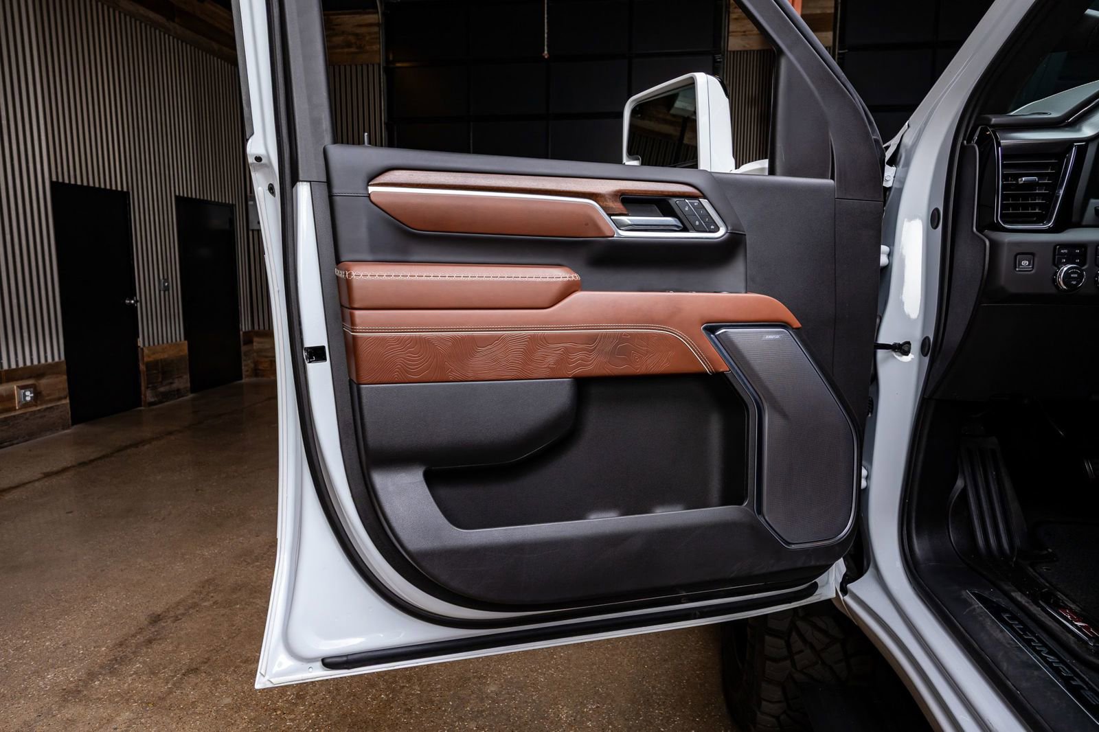 Used 2025 GMC Sierra 2500 Denali Ultimate w/ Max Trailering Package image 36