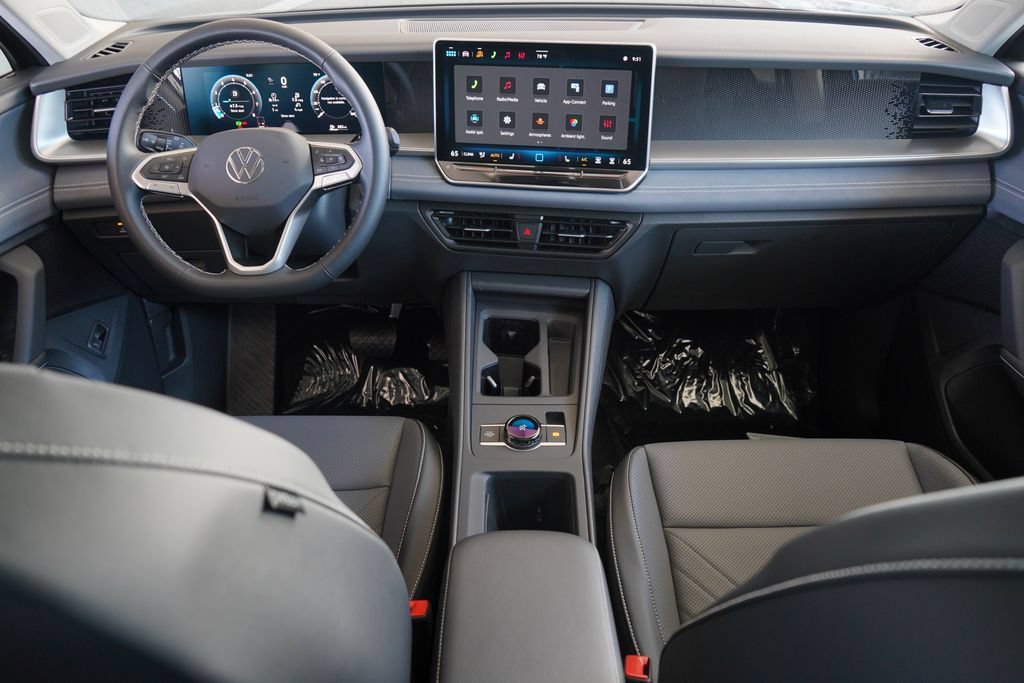 New 2026 Volkswagen Tiguan SE FWD image 8