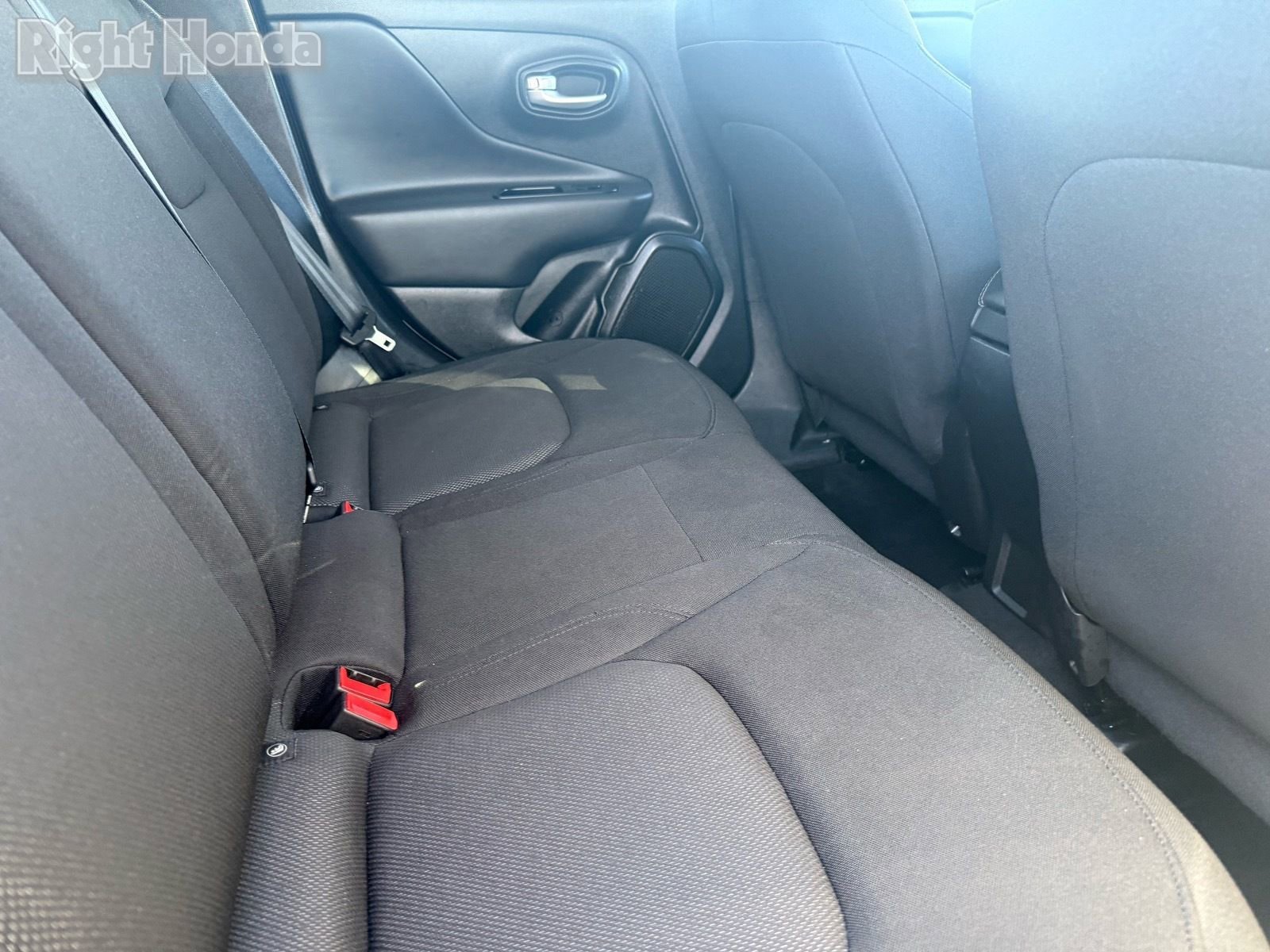 Used 2023 Jeep Renegade Latitude image 29