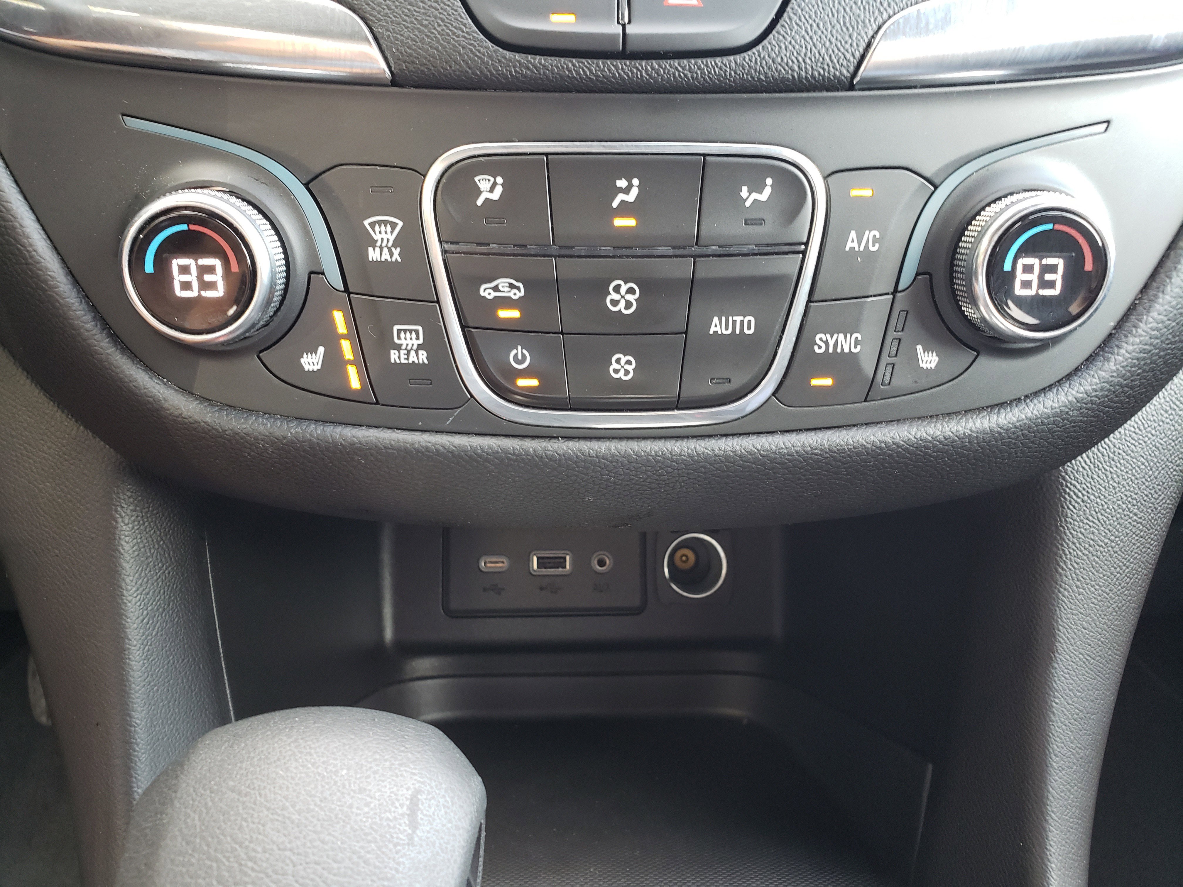 Used 2022 Chevrolet Equinox LT w/ Driver Convenience Package image 24