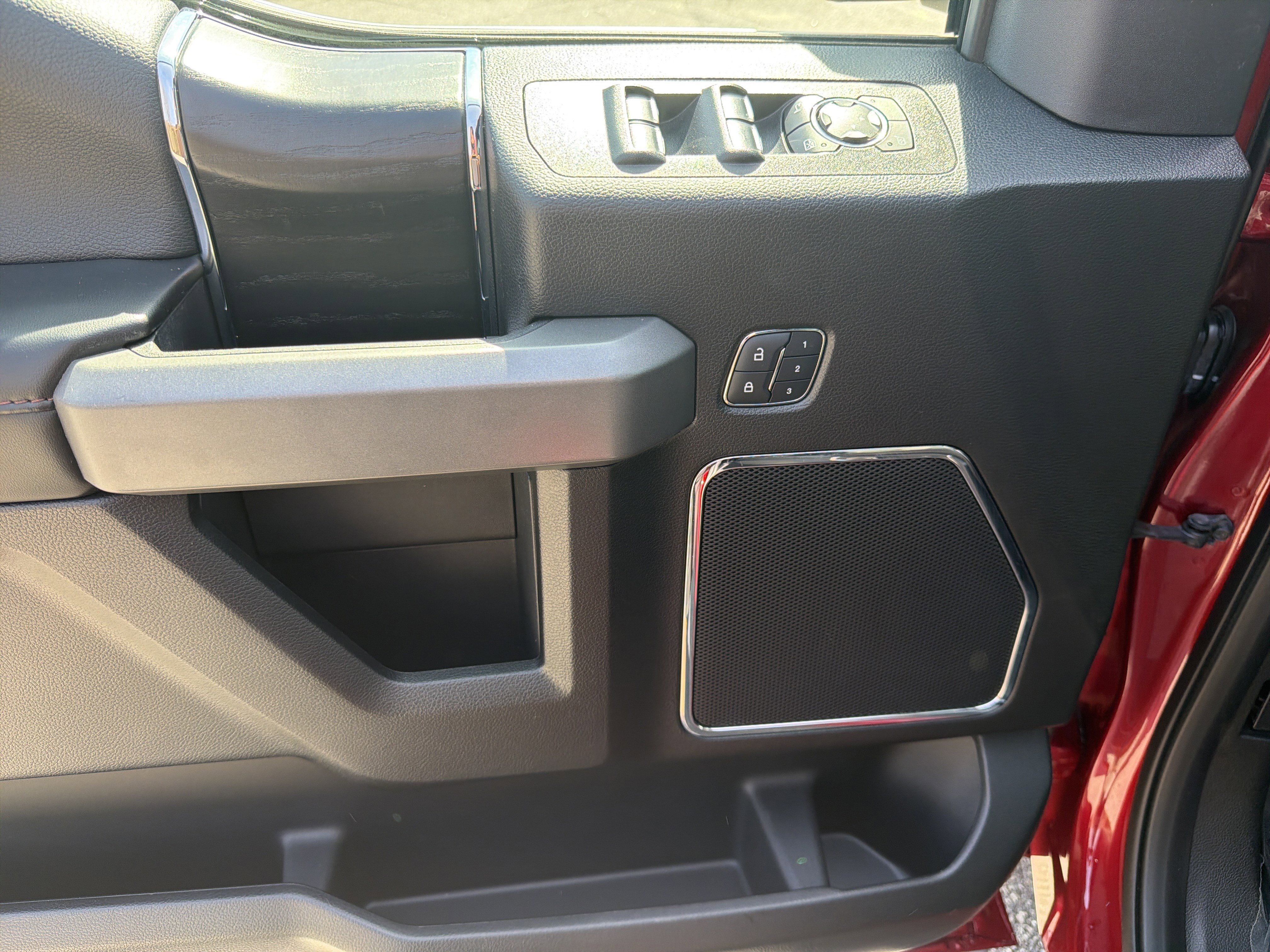 Used 2018 Ford F150 Platinum w/ Equipment Group 701A Luxury image 13