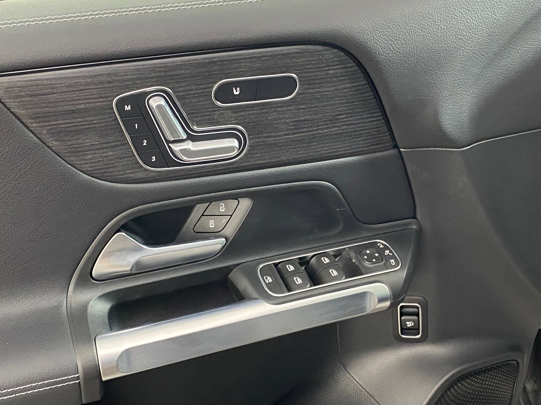 Used 2026 Mercedes-Benz GLB 250 4MATIC image 24