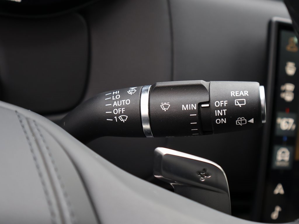 Used 2025 Land Rover Range Rover SE image 32