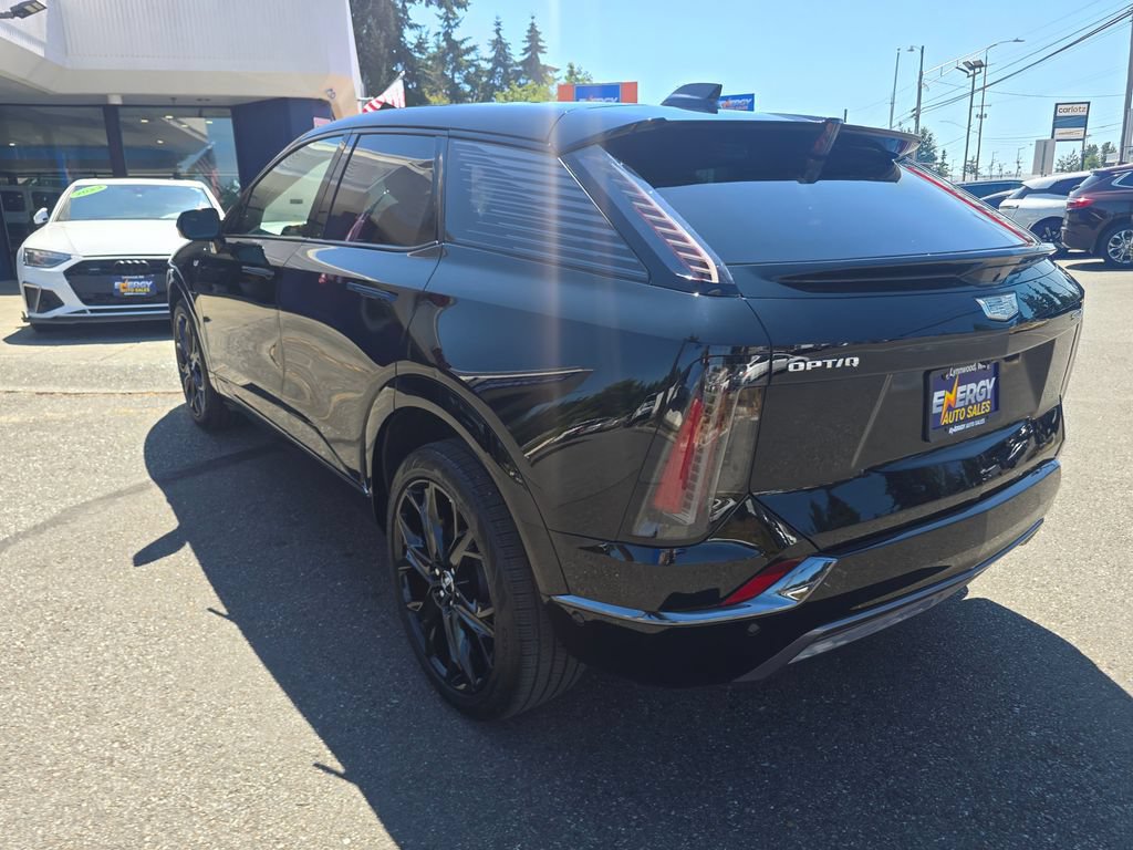 Used 2025 Cadillac Optiq Sport 1 w/ LPO, ONYX Package AWD/4WD image 5
