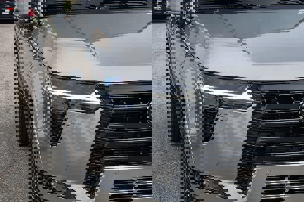 Used 2024 Lexus GX 550 w/ Accessory Package (2T) AWD/4WD image 4