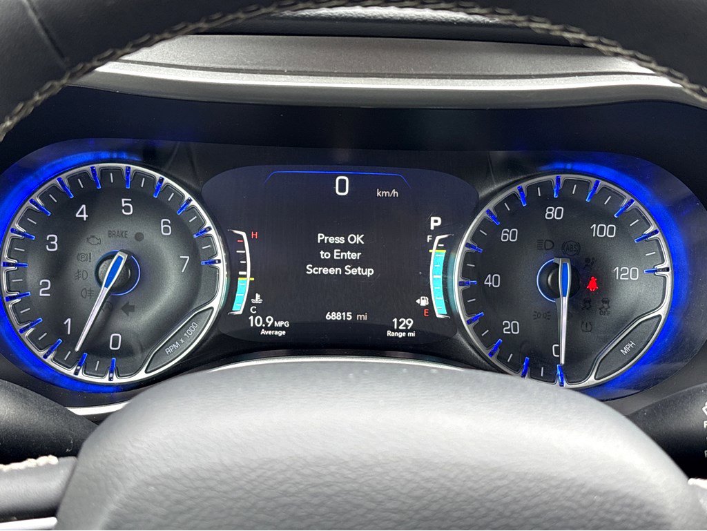 Used 2023 Chrysler Pacifica Touring-L image 5