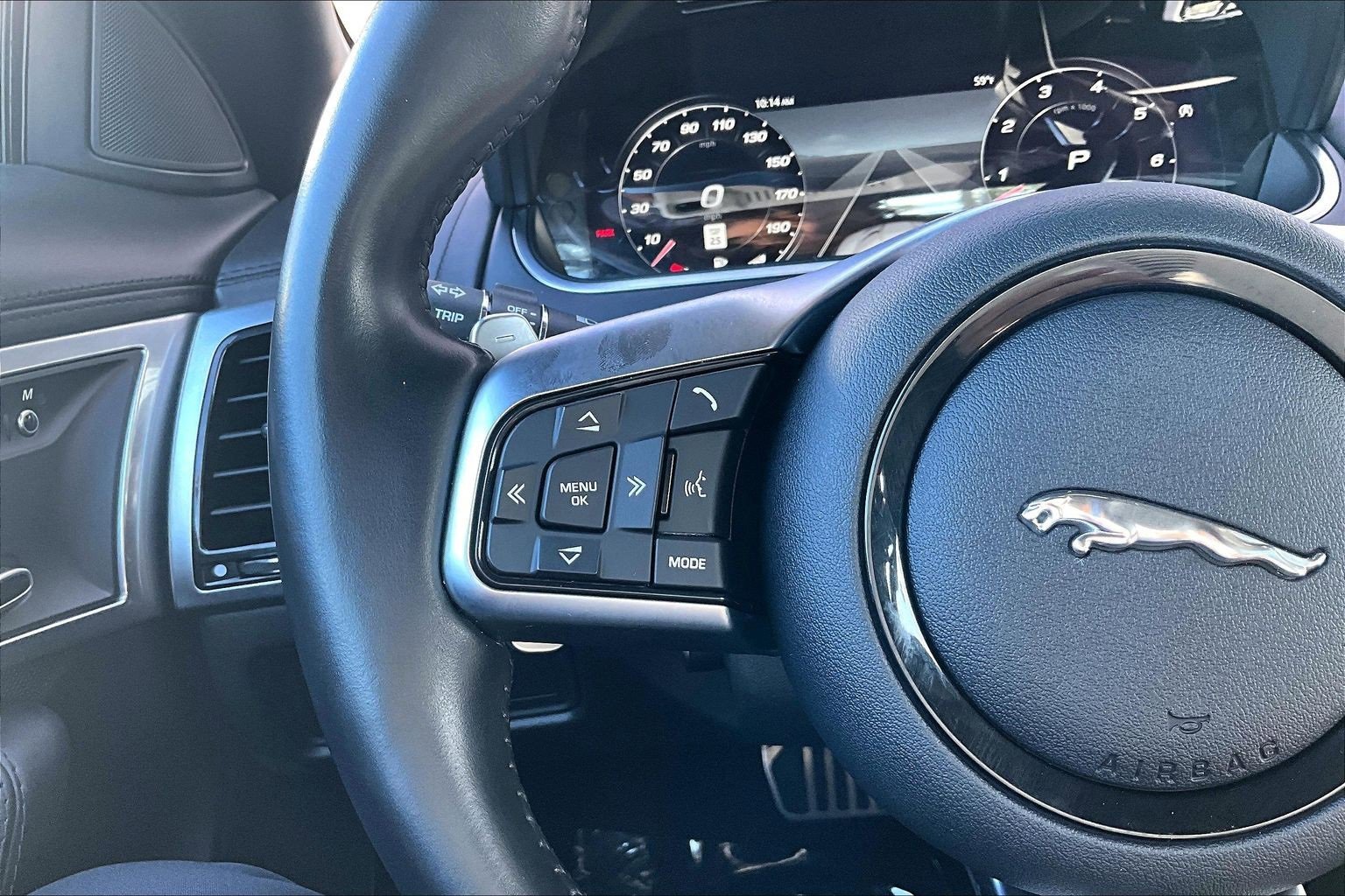 Used 2022 Jaguar F-TYPE Coupe image 18