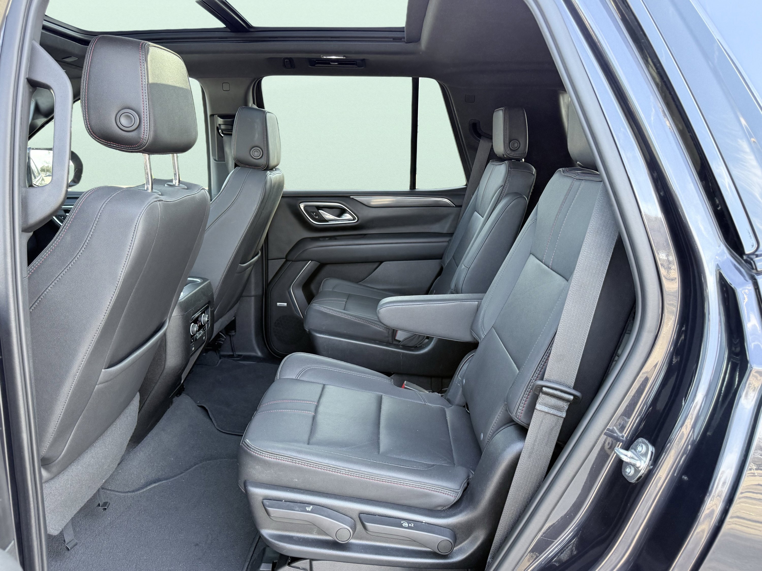 Used 2023 Chevrolet Tahoe RST w/ Luxury Package RWD image 33