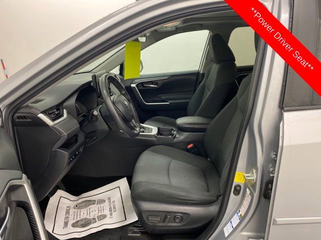 Used 2020 Toyota RAV4 XLE w/ Convenience Package image 12