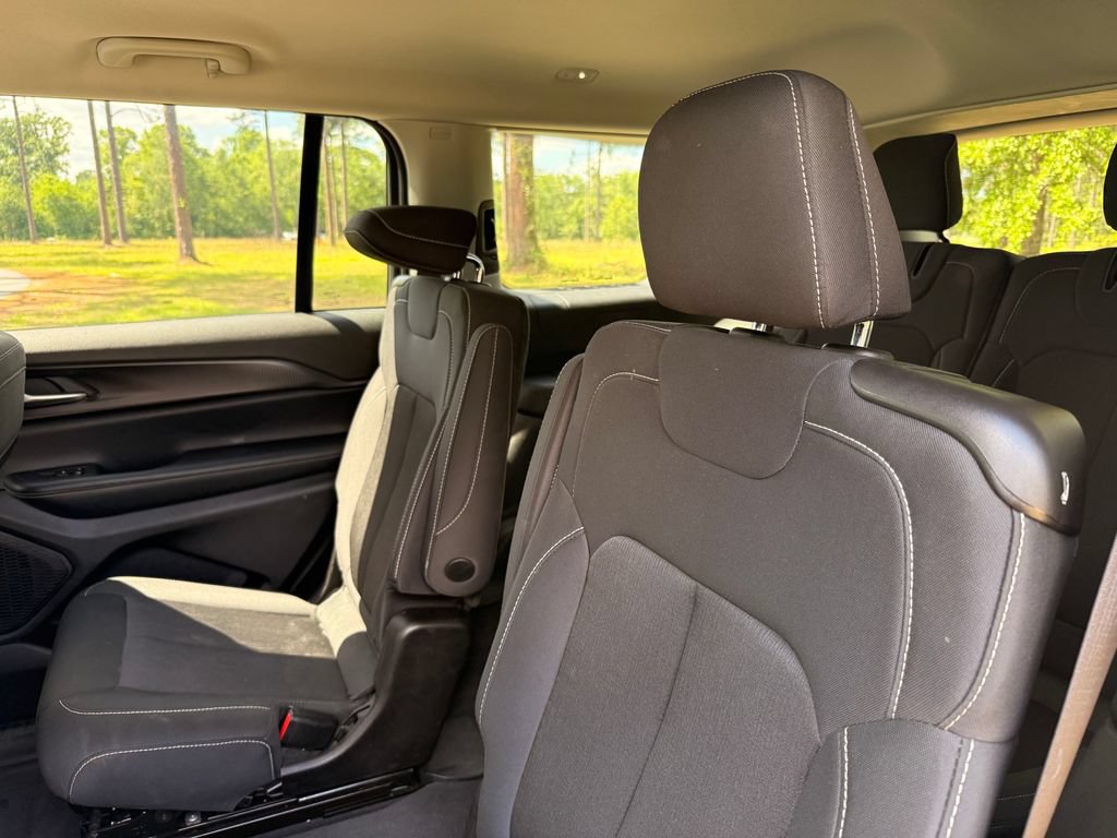 Used 2023 Jeep Grand Cherokee L Laredo AWD/4WD image 27
