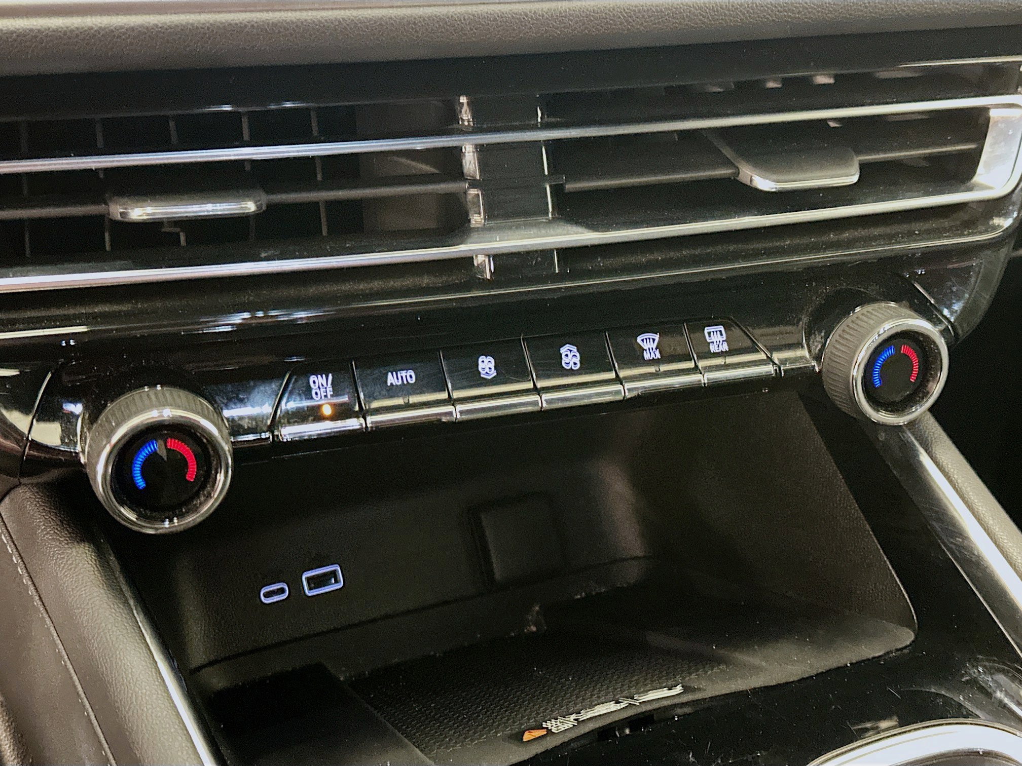 Used 2025 Chevrolet Traverse LT image 24