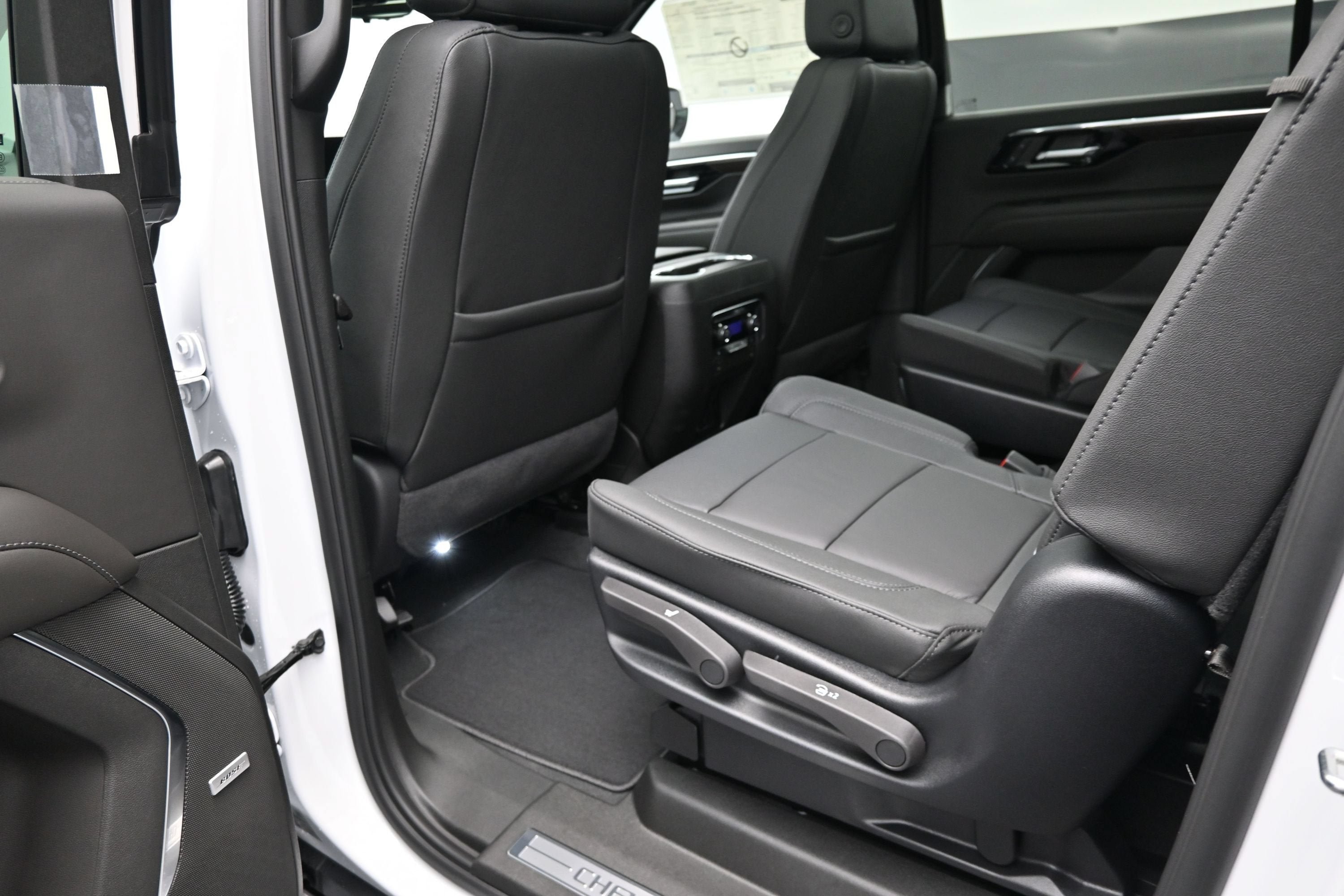 New 2026 Chevrolet Suburban Z71 w/ Z71 Off-Road Package AWD/4WD image 31