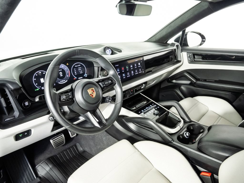 Used 2025 Porsche Cayenne GTS image 4