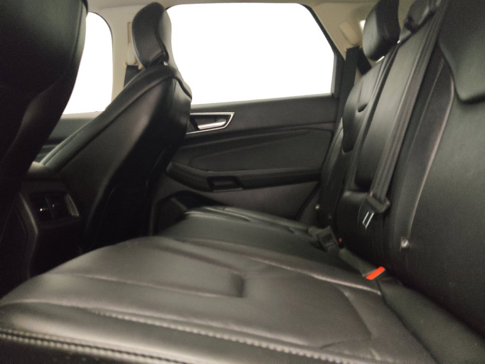Used 2019 Ford Edge Titanium FWD image 18