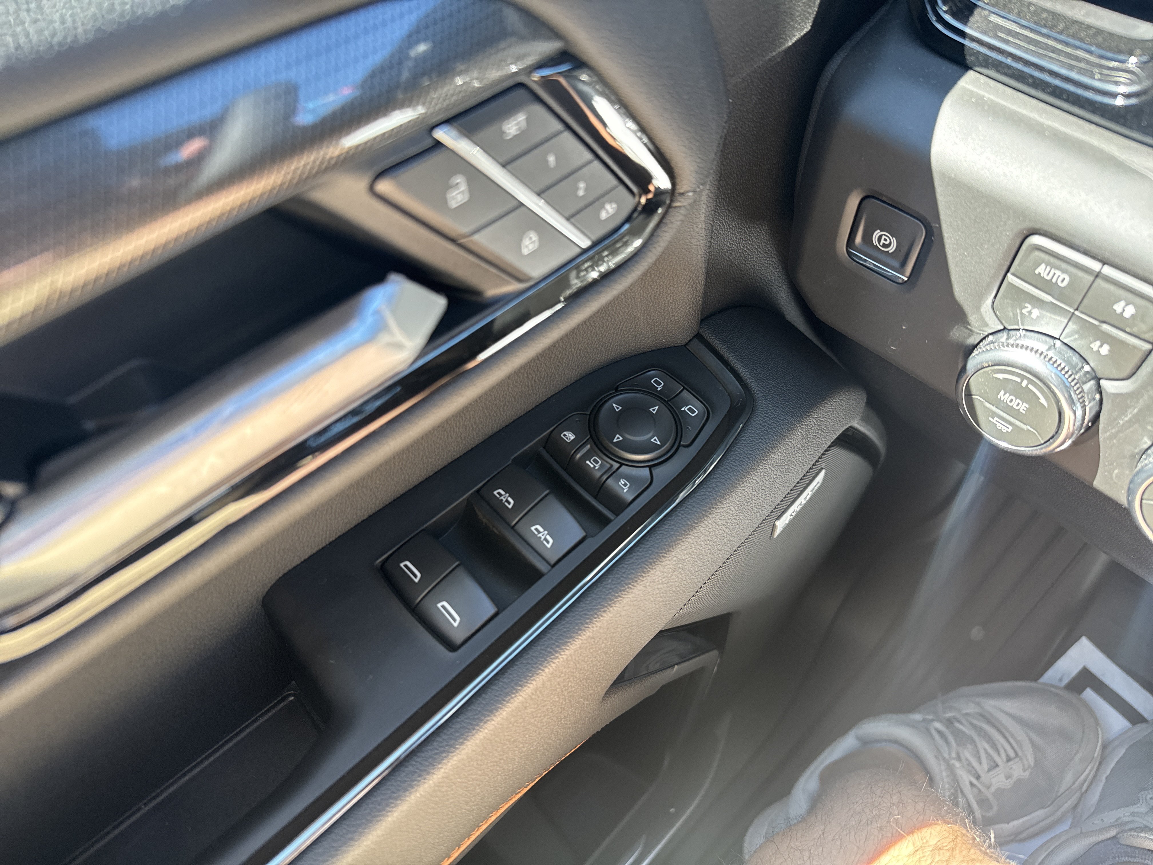New 2026 GMC Sierra 2500 AT4 w/ AT4 Premium Plus Package AWD/4WD image 16