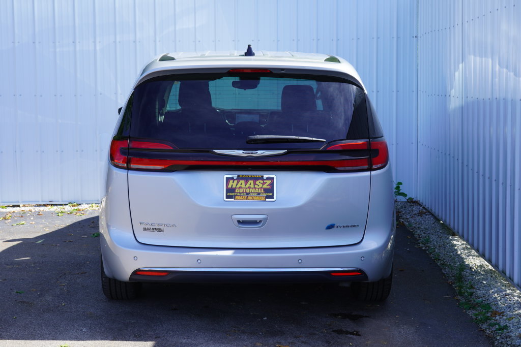 Used 2024 Chrysler Pacifica Limited FWD image 5