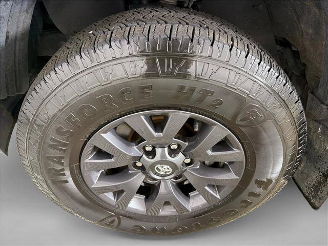 Used 2021 Toyota Tacoma SR5 AWD/4WD image 11
