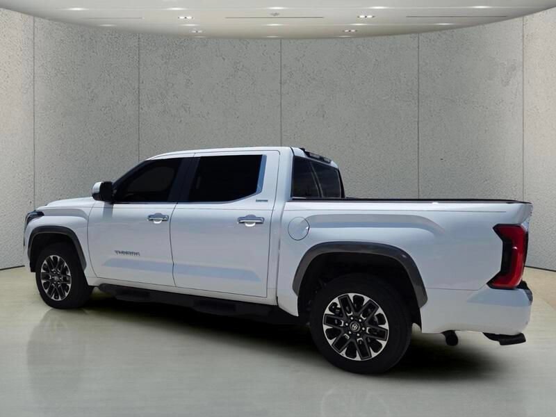 Used 2025 Toyota Tundra Limited AWD/4WD image 32