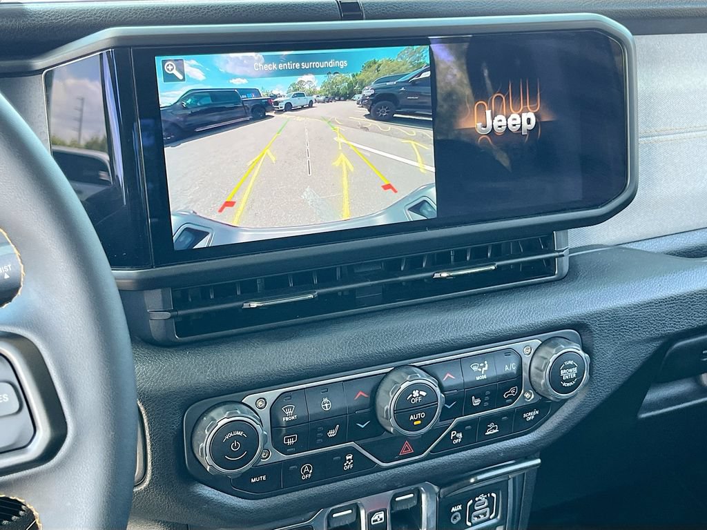 Certified 2025 Jeep Gladiator Sport AWD/4WD image 14