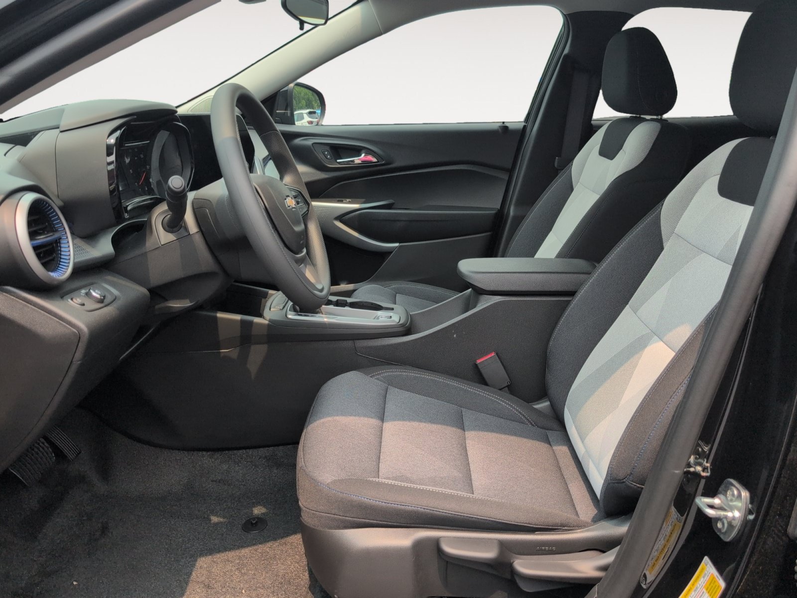 New 2026 Chevrolet Trax LS w/ LS Convenience Package FWD image 9