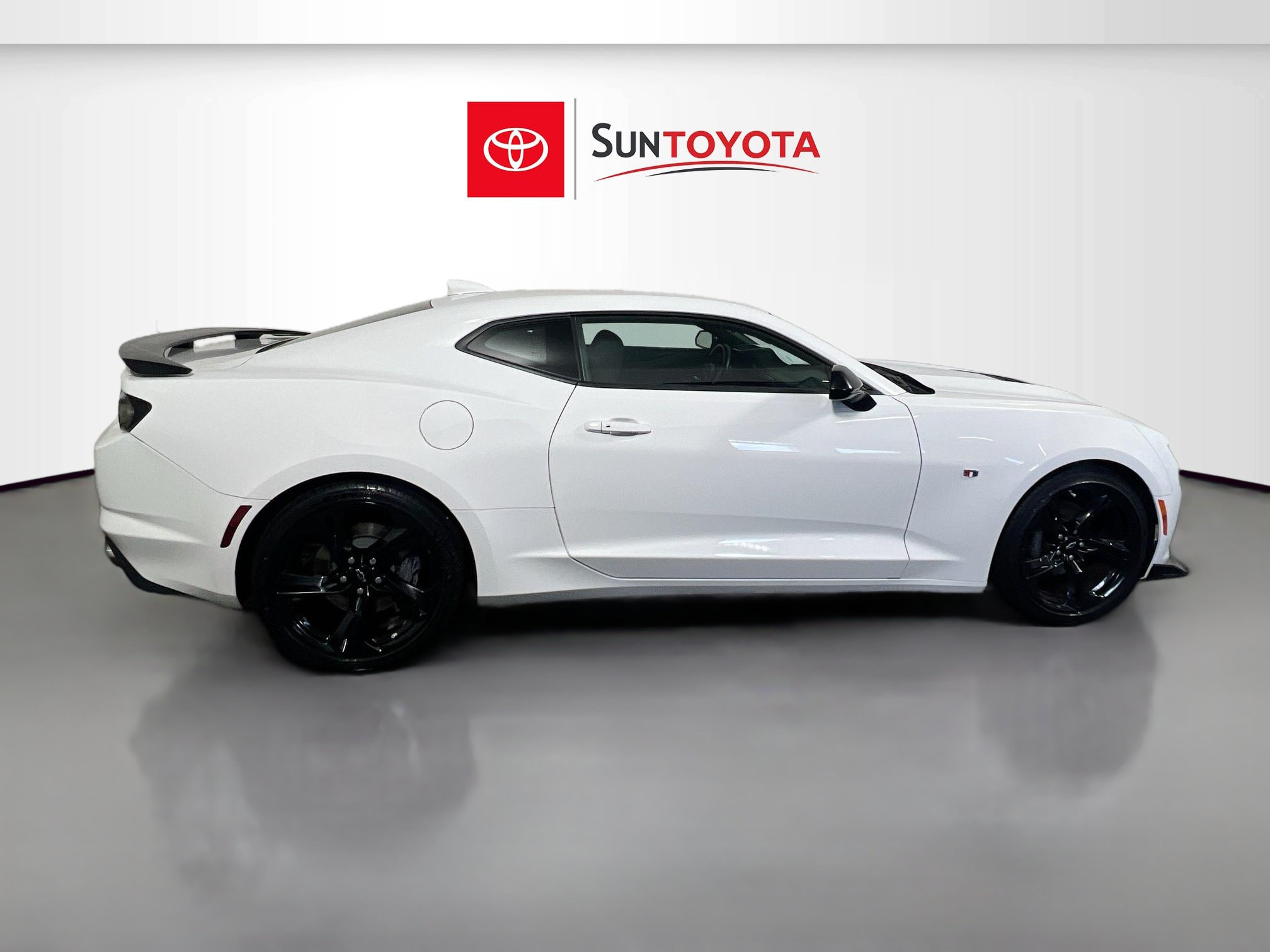 Used 2022 Chevrolet Camaro SS RWD image 2