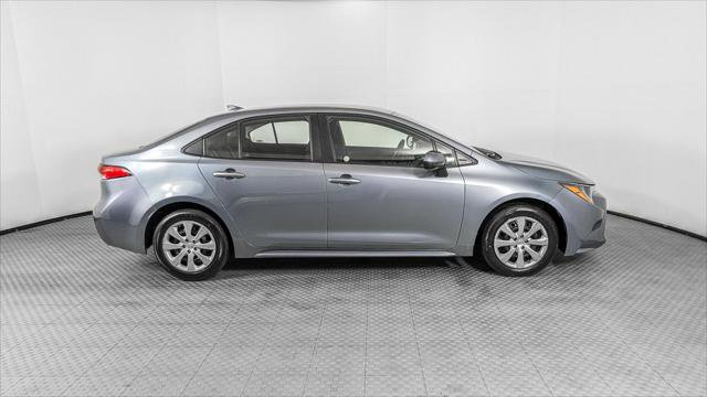 Used 2022 Toyota Corolla LE image 9