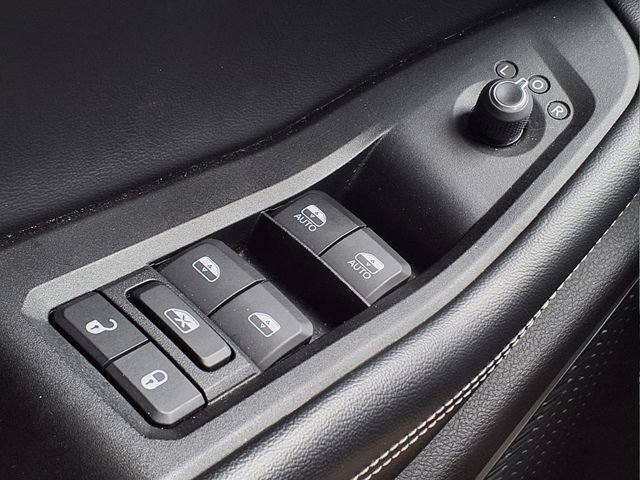 Used 2021 Jeep Grand Cherokee L Laredo image 24