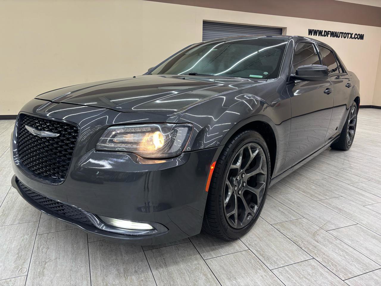 Used 2017 Chrysler 300 S RWD image 4