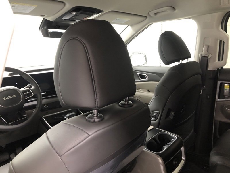 New 2026 Kia Carnival EX image 17