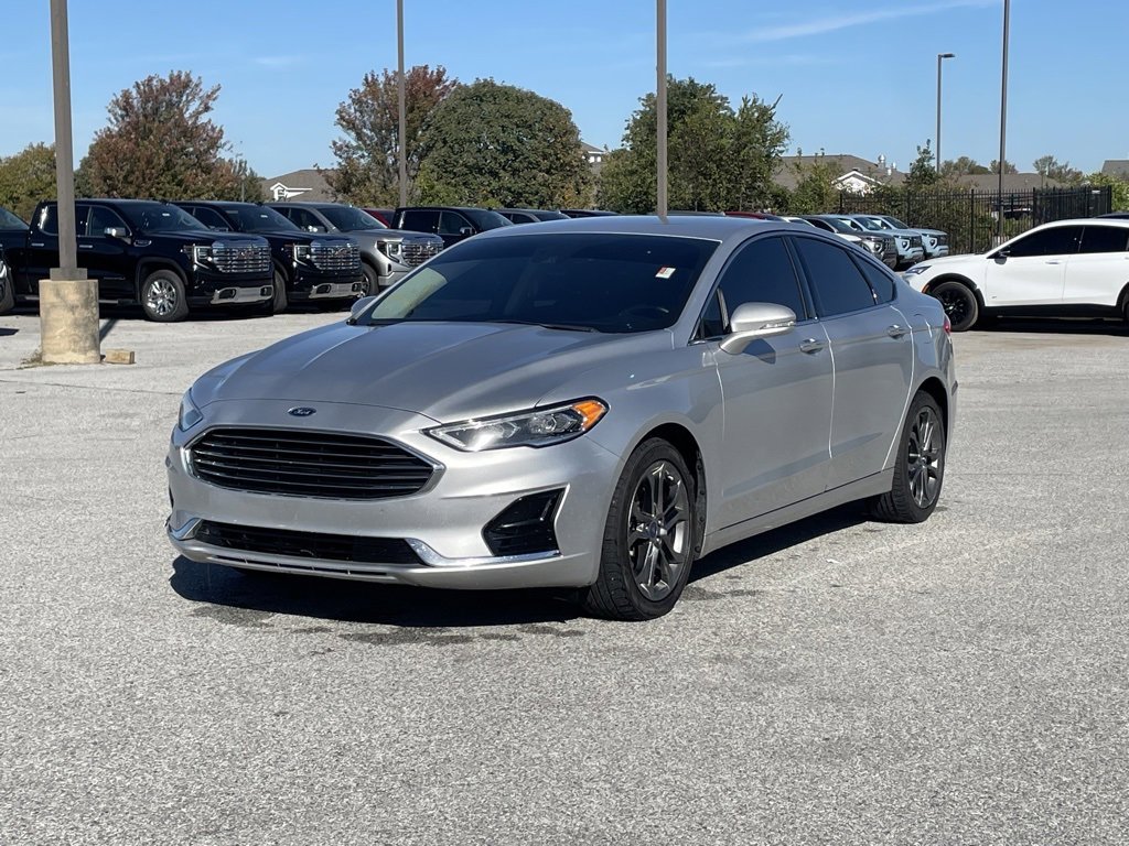Used 2019 Ford Fusion SEL image 3