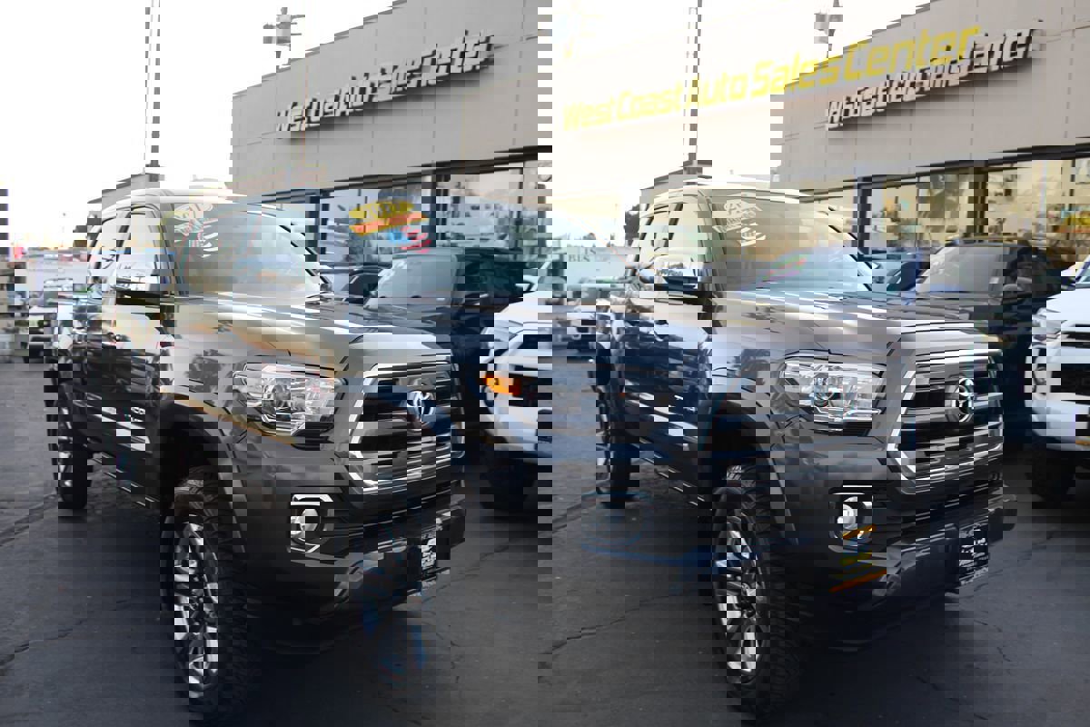 Used 2017 Toyota Tacoma Limited image 8