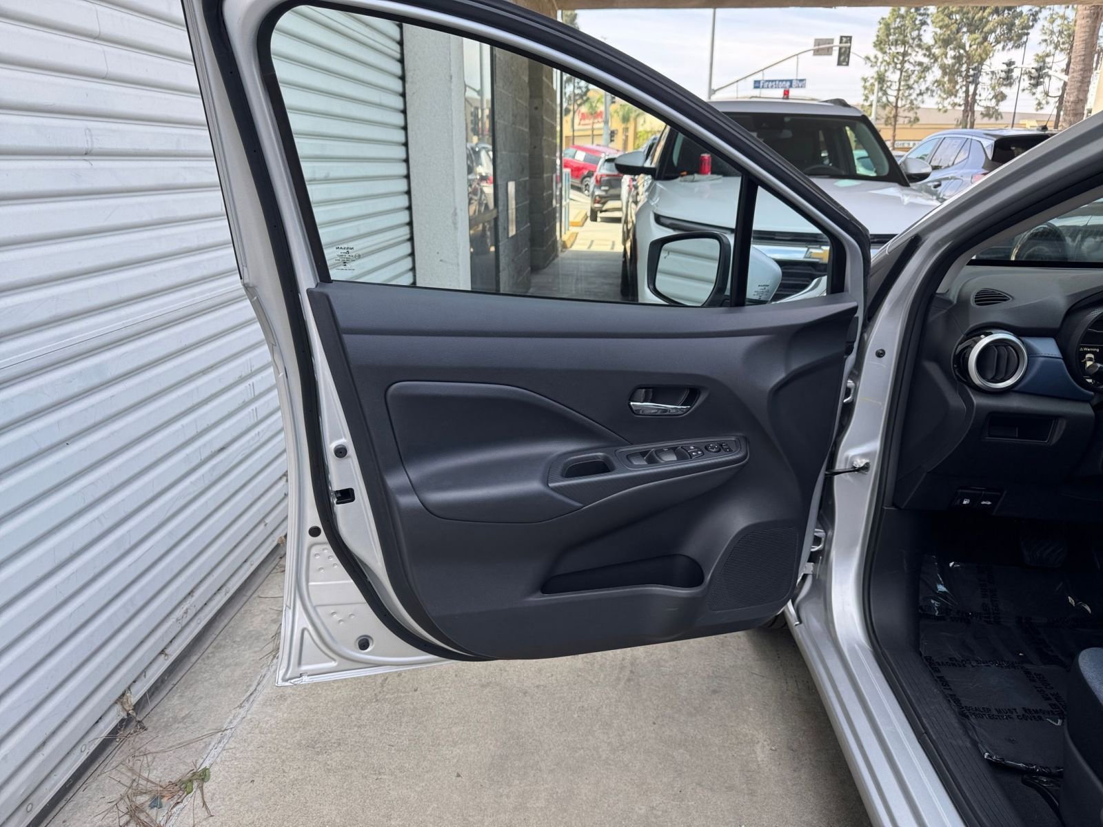 Used 2025 Nissan Versa SV FWD image 18